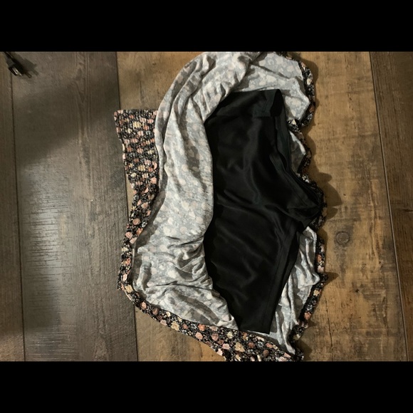 Floral Mini Skirt High Waisted Never Worn - Picture 4 of 4